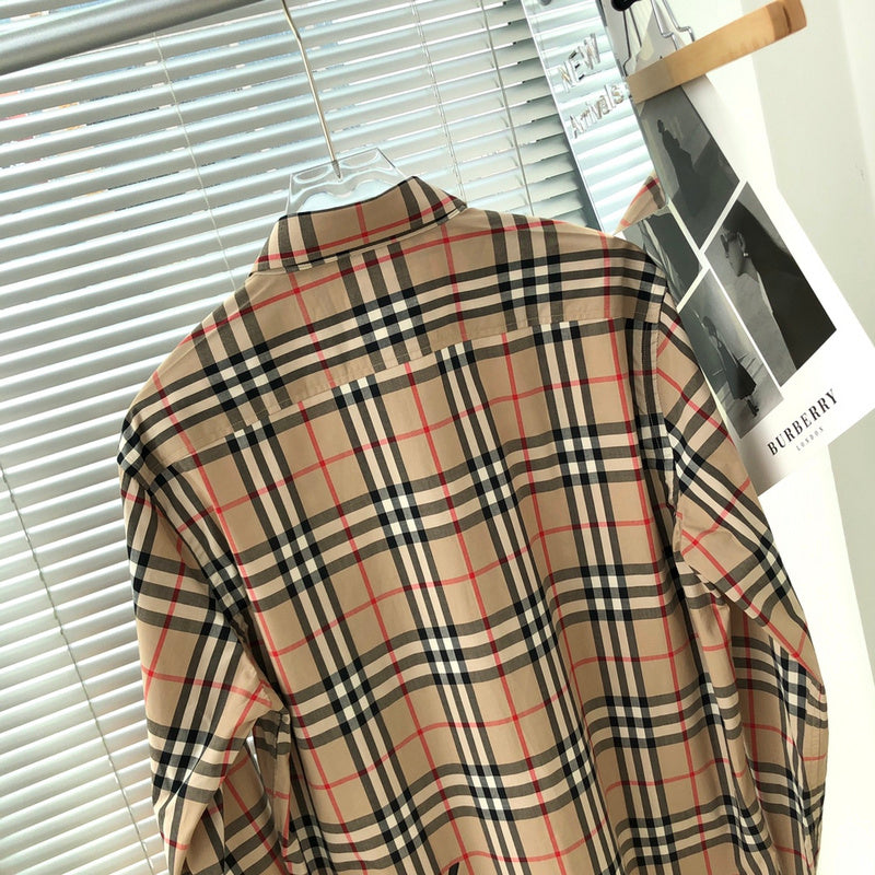 Back view of Burberry luxury piece style No.053