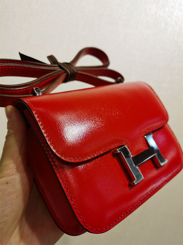  chic tote bag detail view showing craftsmanship