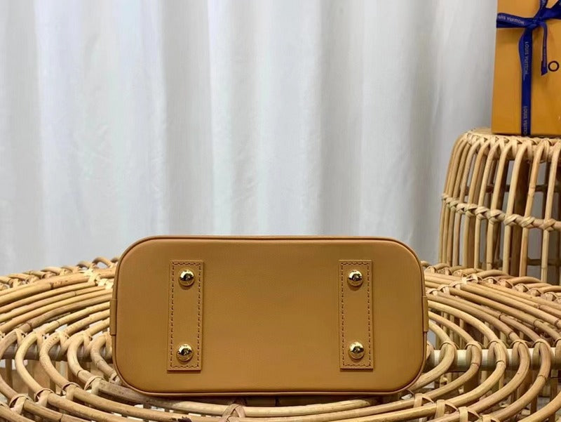 Styled lifestyle shot of chic statement women's handbag – women's everyday handbag
