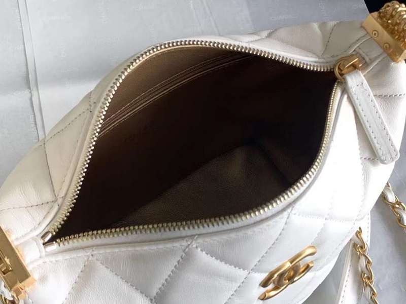 Zivas Charm Chic Craftsmanship Luxury Handbag (Considered Detail & Form) – Close-Up Detail