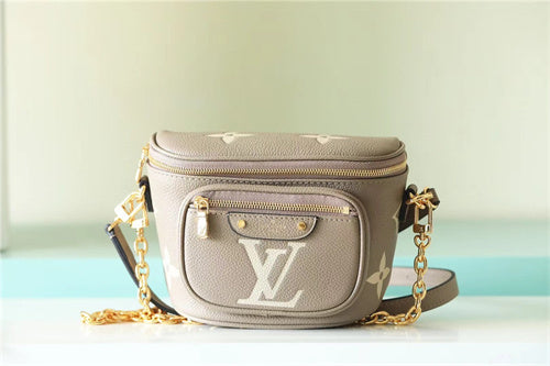  chic shoulder bag detail view showing craftsmanship