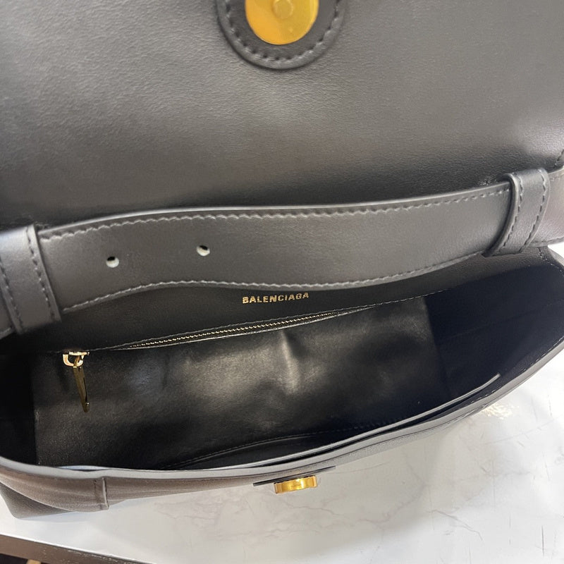 Zivas Charm Modern Edge Statement Handbag (Designer-Inspired Craftsmanship) – Interior View