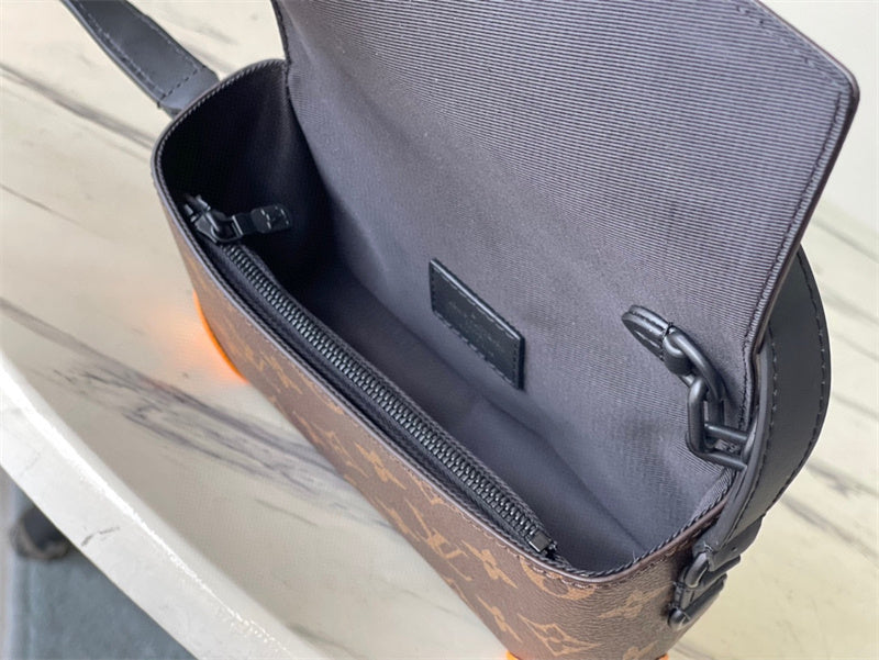  tote bag interior and compartment view 9