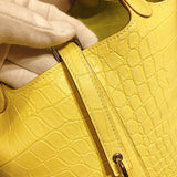  Clean-Lined carryall bag front view 7
