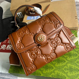 Side profile of modern premium women's handbag – women's designer-style accessory