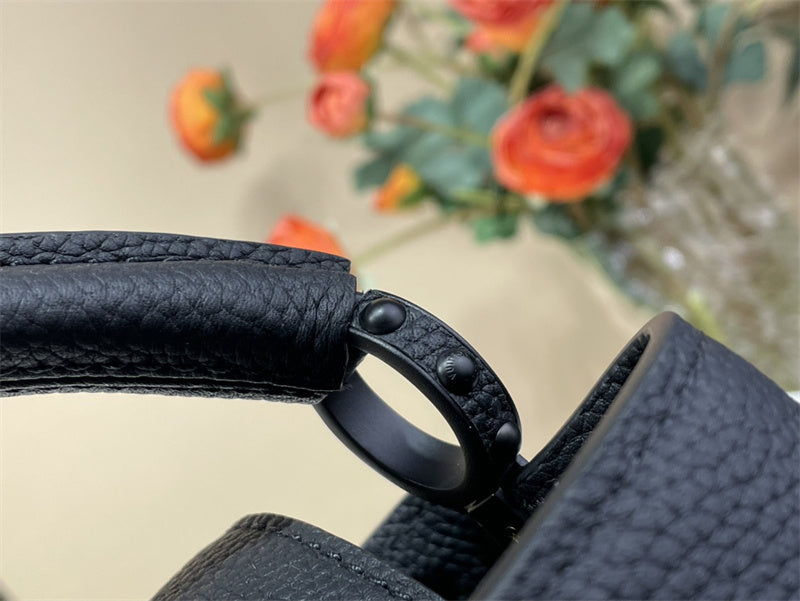  shoulder bag interior and compartment view 63