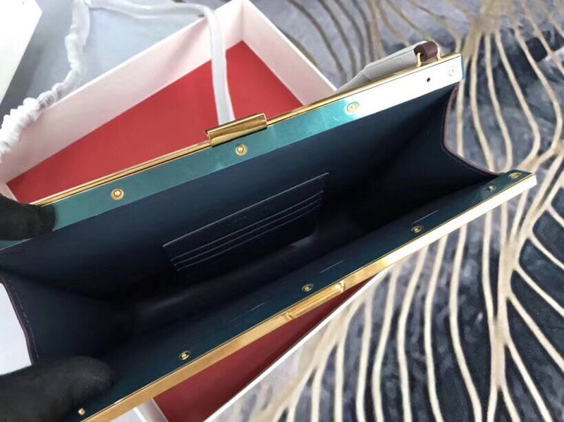 Front view of modern everyday-luxe women's handbag – women's luxury handbag
