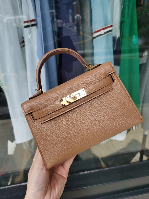  versatile structured bag styled with outfit 12