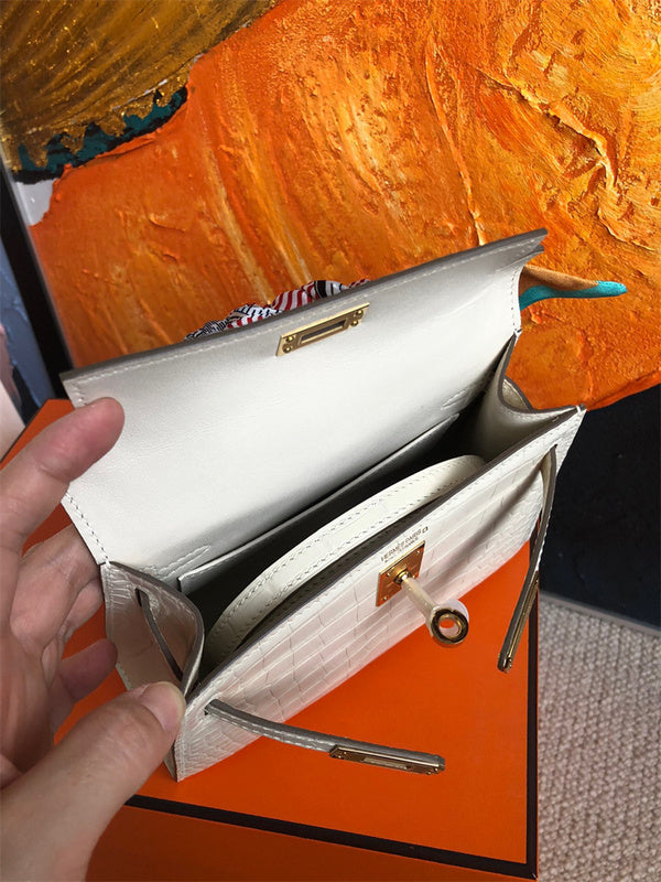  crossbody bag interior and compartment view