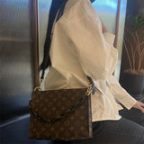  Minimalist tote bag carried on shoulder 16