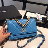 Zivas Charm Modern Minimalist Look Fashion Handbag (Statement-Ready Design) – Detail View