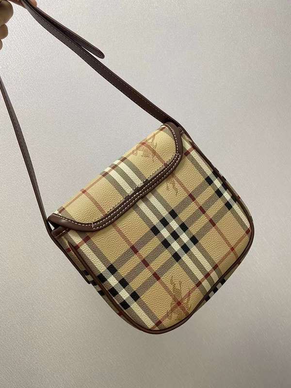 Ziva's Charm handbag – detail view (one versatile size)
