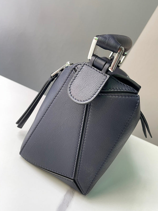 Ziva's Charm handbag – interior view (24cm*16.5cm*10.5cm)