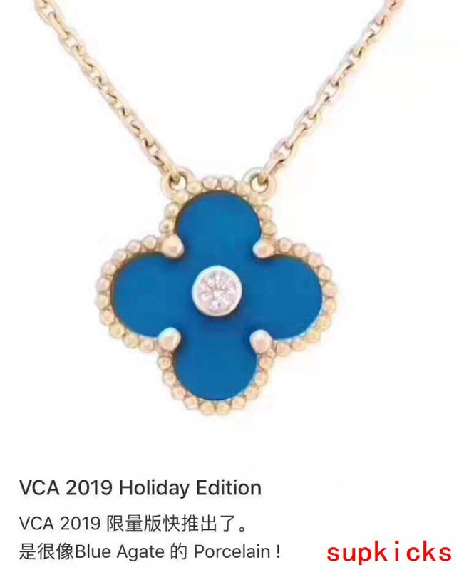 Front view of Van Cleef & Arpels unisex jewelry piece