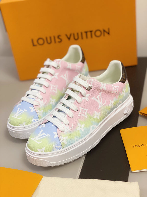 Side profile view of Louis Vuitton luxury piece style No.119