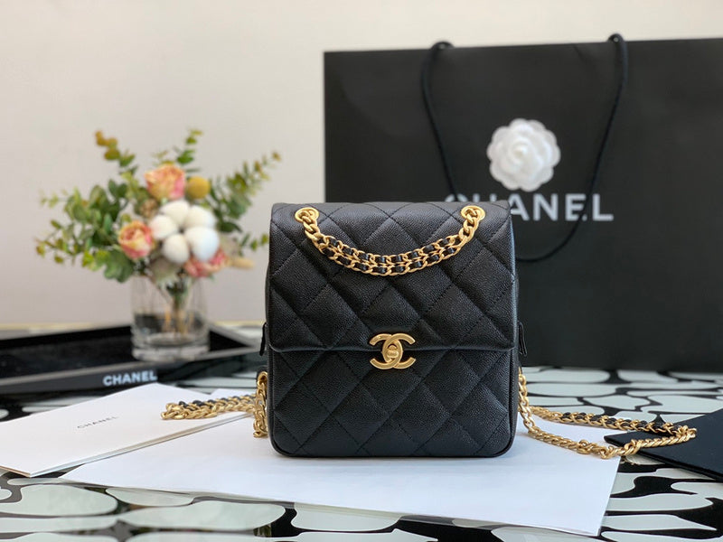  women's handbag, mid design, view 1
