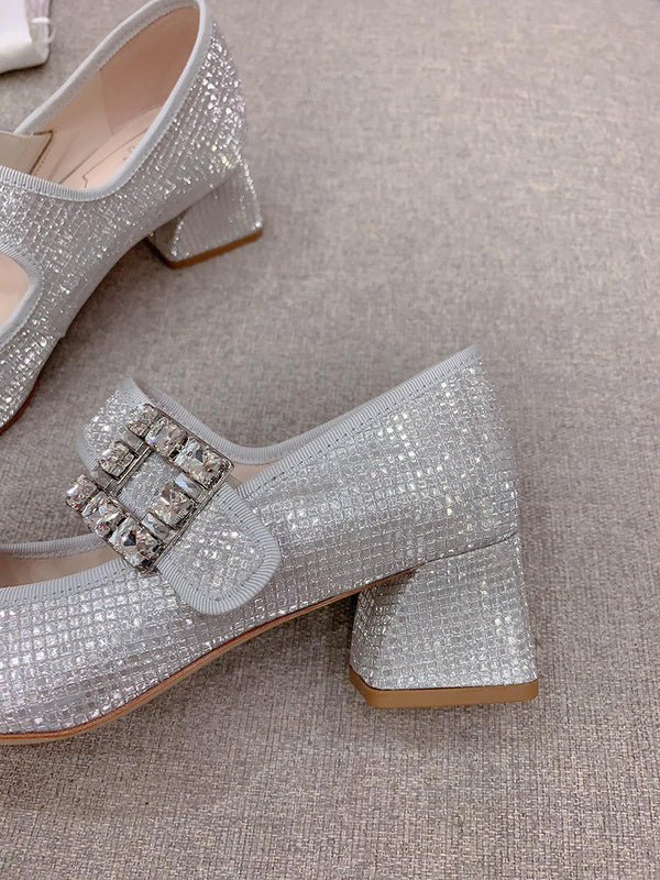 Side profile view of Roger Vivier luxury piece style No.094