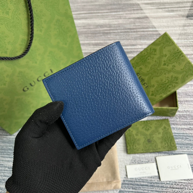 Handle and strap detail of polished chic women's handbag – women's designer-style accessory