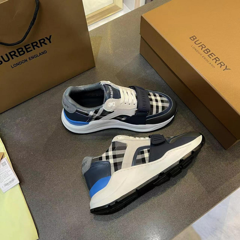 Burberry shoes Style 067 - packaging and accessories