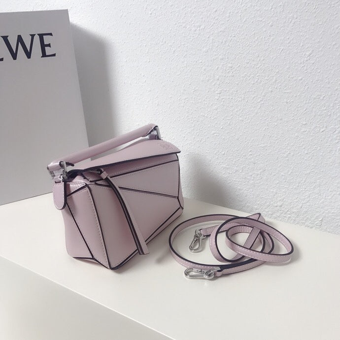 Ziva's Charm handbag – detail view (18cm*7cm*13cm)