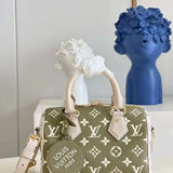 Side profile of polished chic women's handbag – women's designer-style accessory
