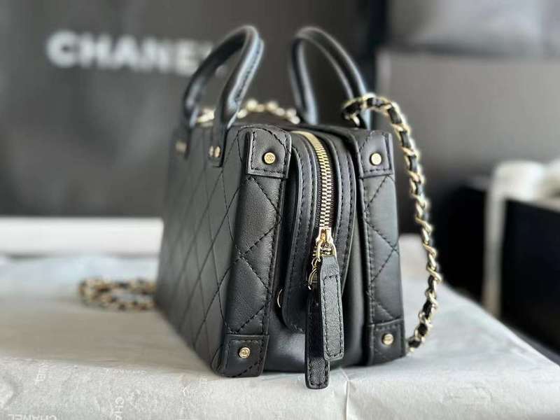 Zivas Charm Streamlined Design Everyday Handbag (Elevated Daily Companion) – Interior View