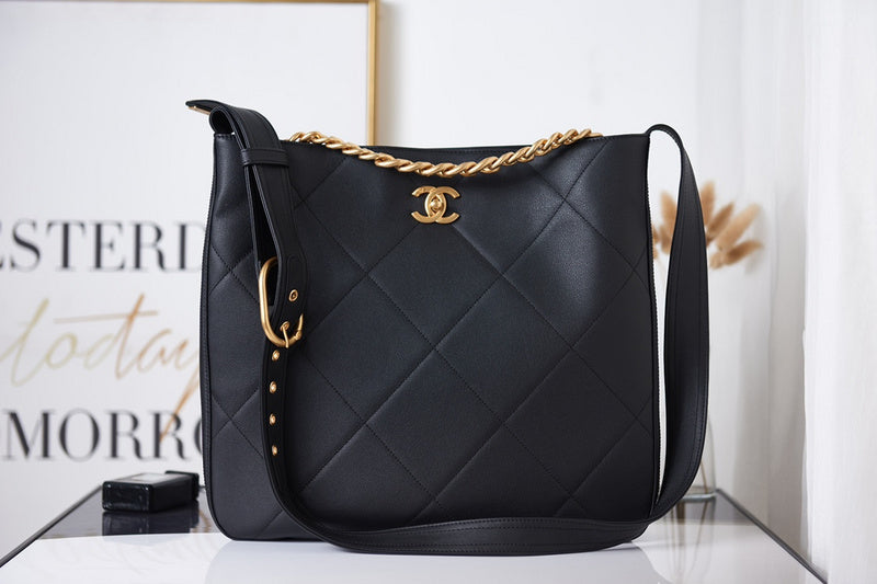  women's handbag, spacious design, view 4