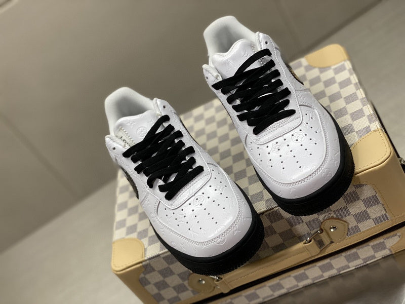 Nike all-black luxury sneakers view 7 retro runner design