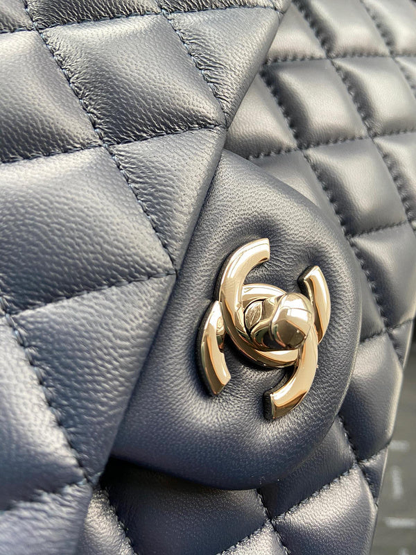 Zivas Charm Versatile Design Designer Handbag (Contemporary Shape Language) – Close-Up Detail