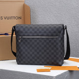 Handle and strap detail of everyday-luxe signature women's handbag – women's statement bag