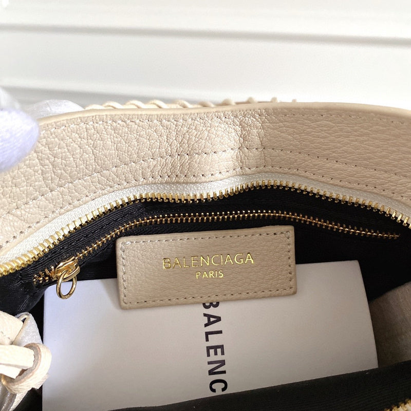 Zivas Charm Contemporary Flair Statement Handbag (Signature Shape & Finish) – Detail View
