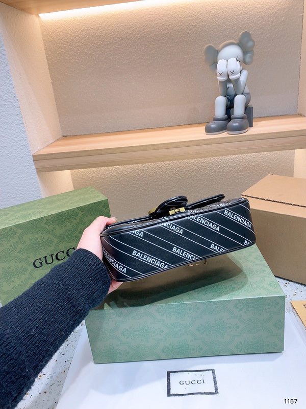 Ziva's Charm handbag – product shot (one versatile size)