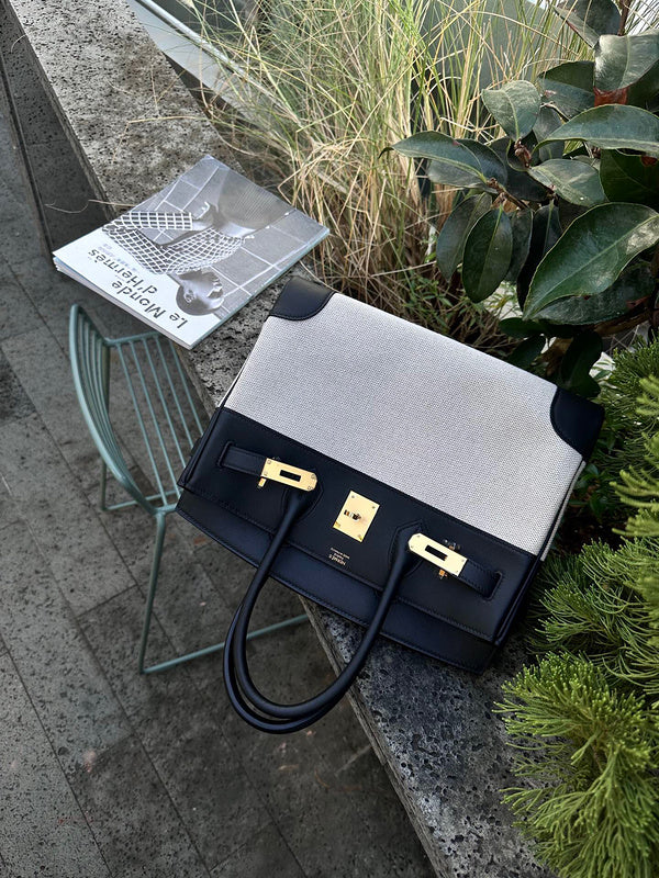 Versatile handbag styled for everyday wear