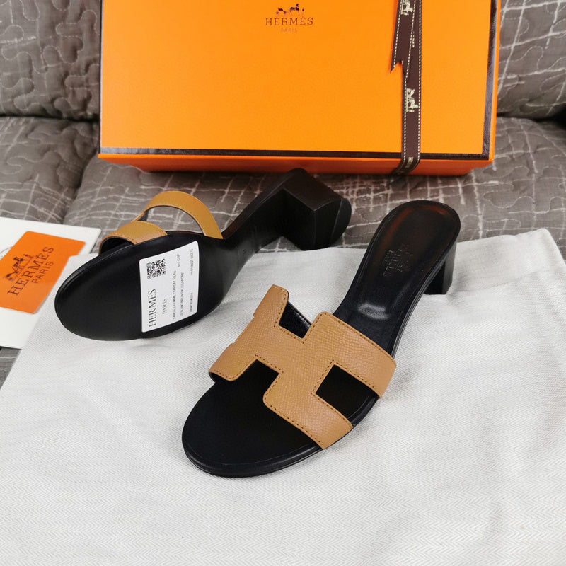 Hermès Grey Slide Sandals - Toe Detail View