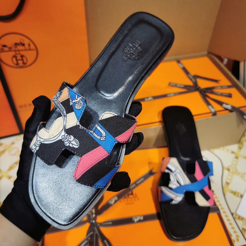 Hermes sandals Style 022 - side profile detail