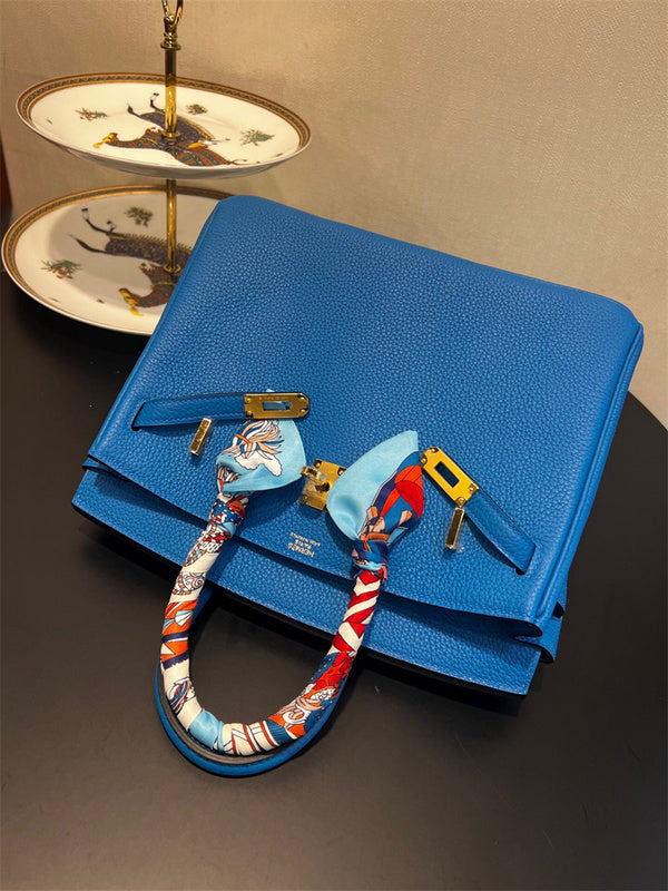 Interior view of modernist premium bag