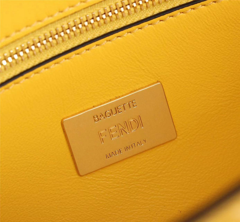Ziva's Charm handbag – detail view (Standard Size)