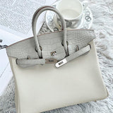  Modern carryall bag front view