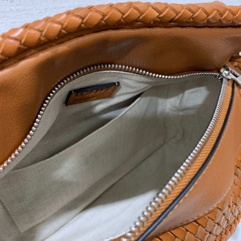 Ziva's Charm handbag – detail view (24cm*16.5cm*10cm)