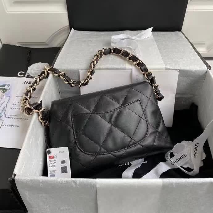 Zivas Charm Timeless Appeal Fashion Handbag (Elevated Daily Companion) – Detail View