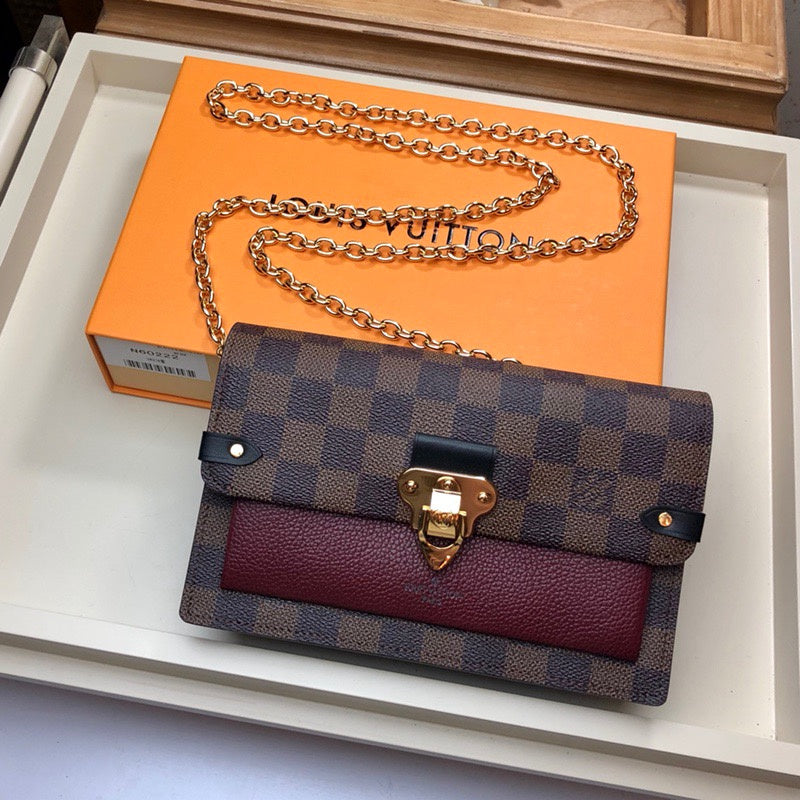 Front view of everyday-luxe sleek women's handbag – women's designer-style accessory