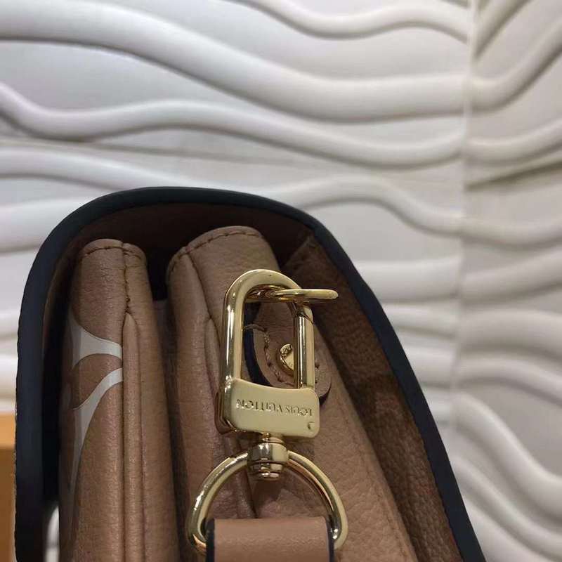 Handle and strap detail of structured polished women's handbag – women's luxury accessory