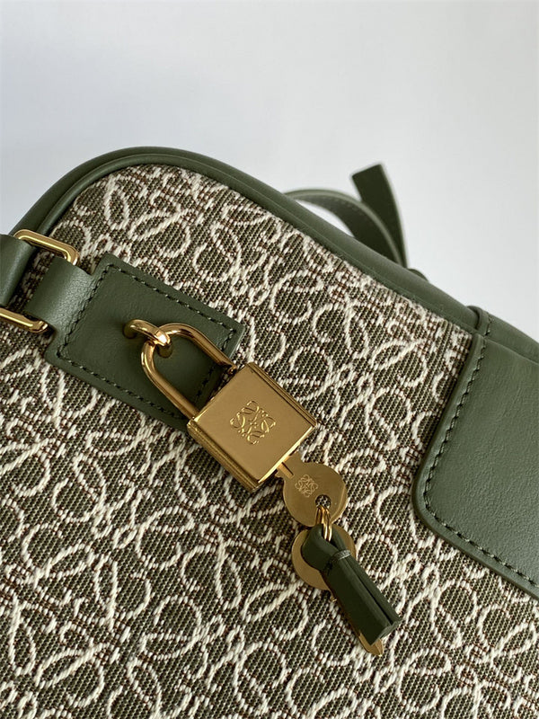  satchel close-up of hardware and finish