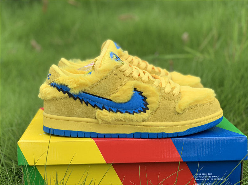 Nike Men's & Women's Signature Luxury Sneakers — Style 084 back view