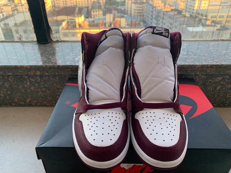 Nike Men's & Women's Designer Lifestyle Shoes — Style 164 front view