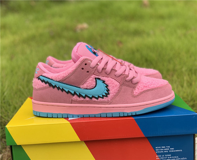 Nike Men's & Women's Premium Low-Top Trainers — Style 085 back view