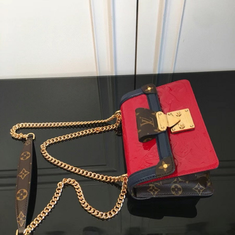 Handle and strap detail of modern classic women's handbag – women's designer-style accessory