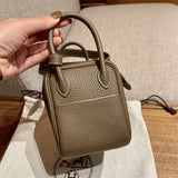  smart tote bag styled with outfit 12
