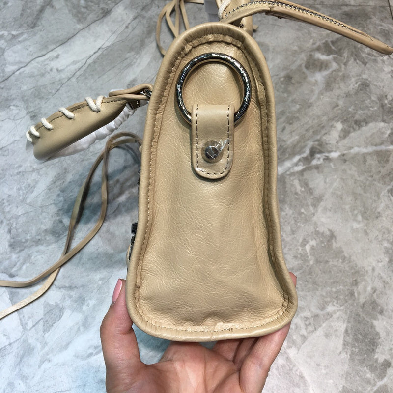 Sleek Vegan Leather Handbag - Everyday Elegance | Women's Statement Accessory #975 - hardware and detail close-up (image 5) of designer-inspired handbag