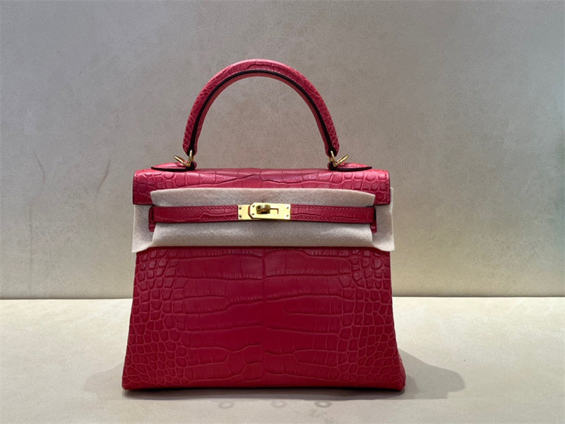 Streamlined bag women's premium everyday handbag